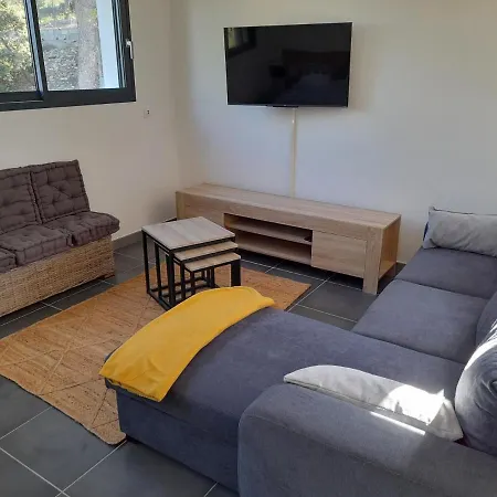 Du Roc Des Garrigues Apartament *